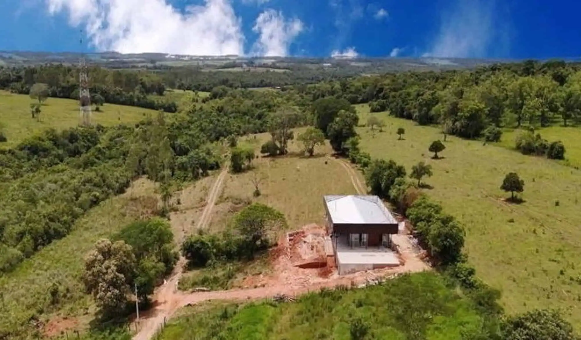 Villa with pool in Paraguay countryside, ideal for relaxing vacations and private getaways.