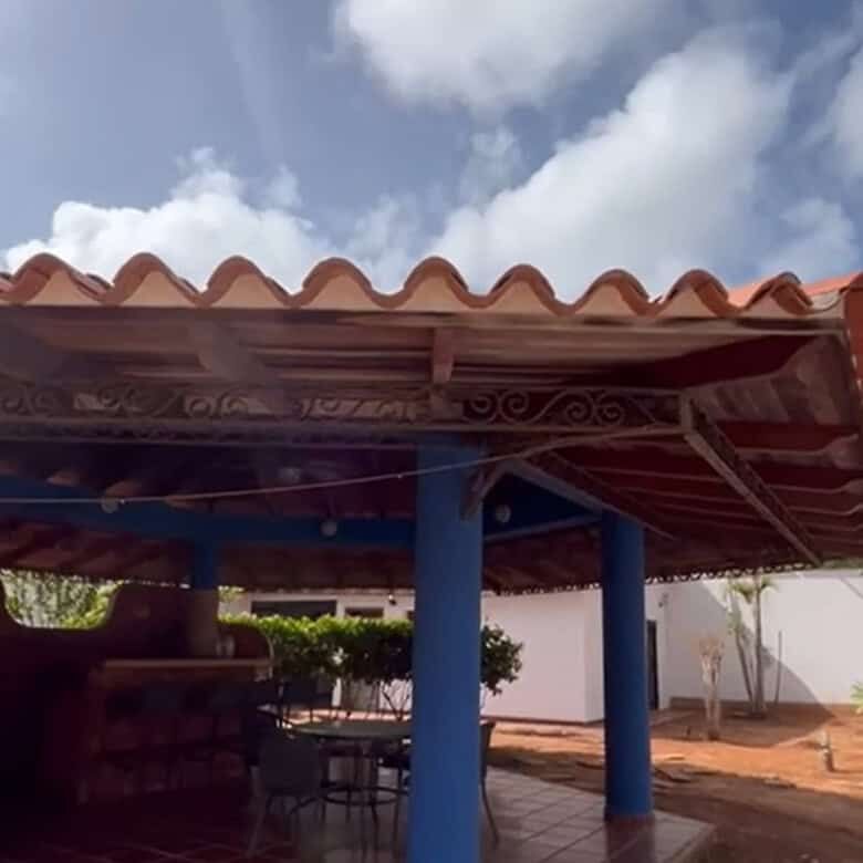 House with pool and shaded outdoor seating area in Margarita Island. Perfect for relaxing and entert.