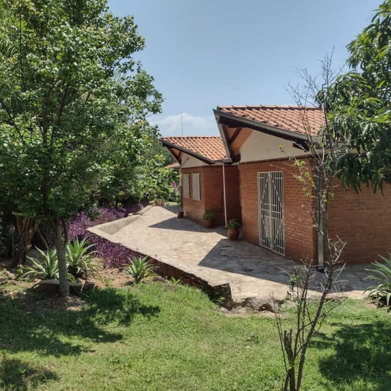 Charming property featuring two houses on spacious land in Pirayu, Paraguay, ideal for family living.