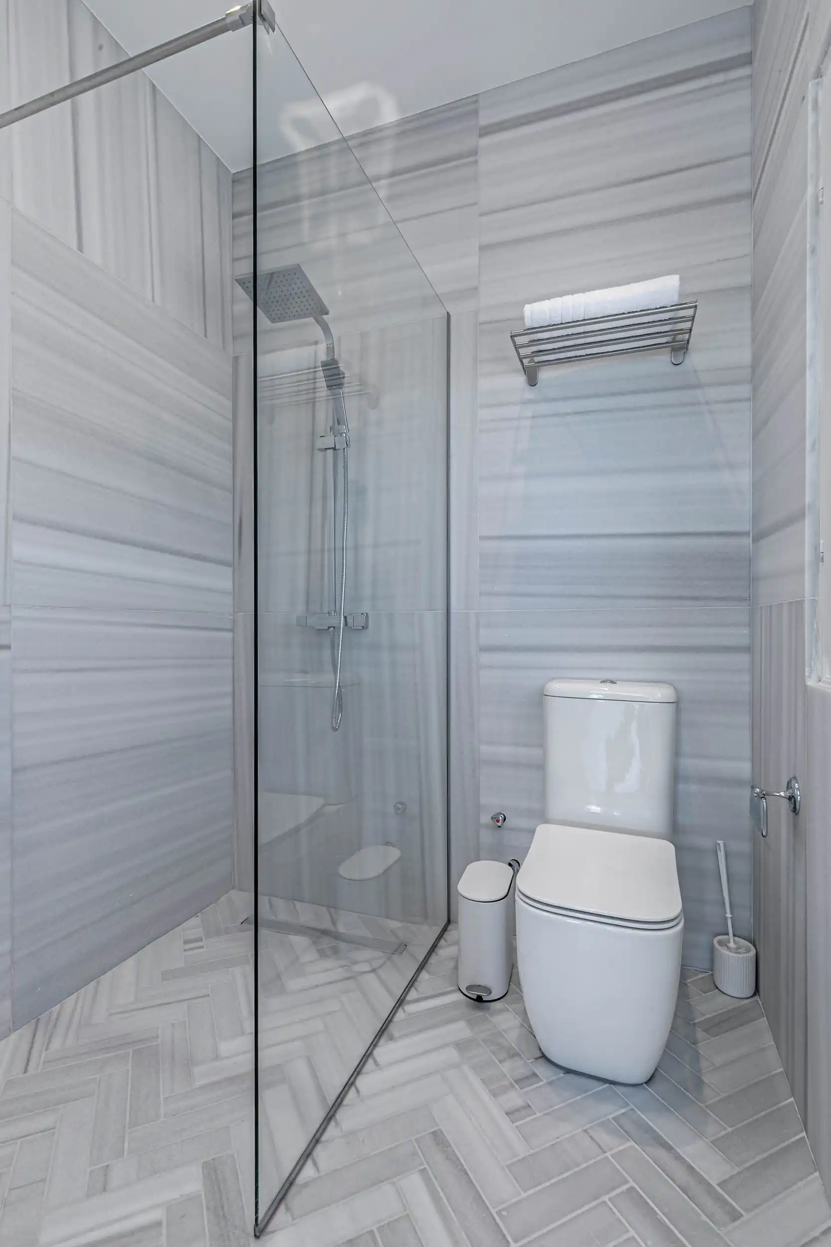 Luxury 6-Bedroom Sea-View Villa in Gouvia, Corfu Modern bathroom with walk-in shower in luxury villa, sea-view in Gouvia, Corfu.