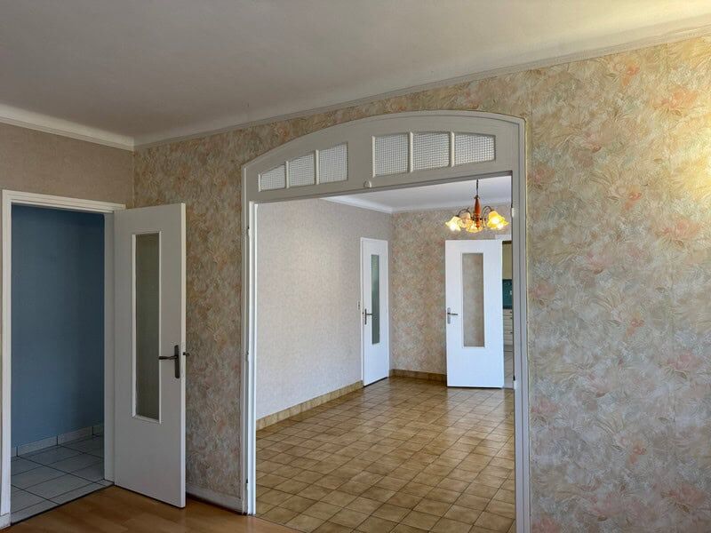 Spacious interior of a 2-bedroom house located in Bon Repos Sur Blavet, Brittany, ideal for comforta.
