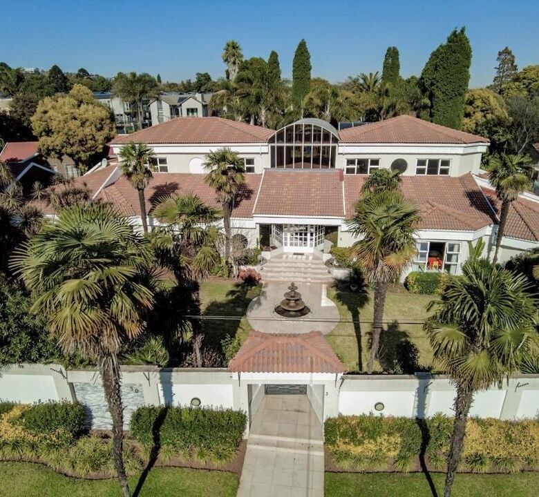 Stunning 6-bedroom luxury house in Bedfordview, Johannesburg, featuring elegant design, spacious int.