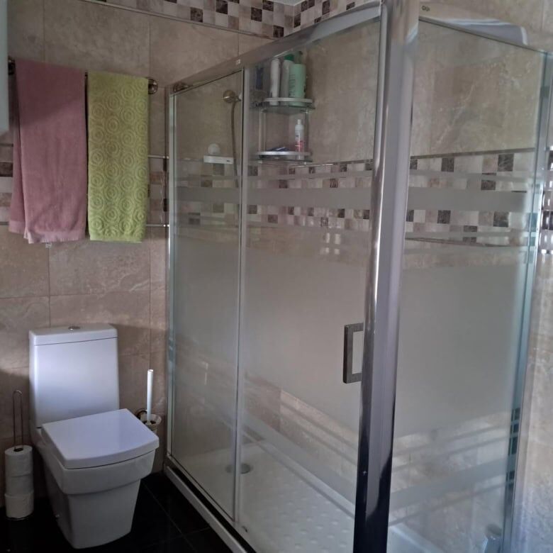 Beautiful 3-bedroom villa for sale in Castro Marim Faro Algarve, featuring a spacious bathroom and m.