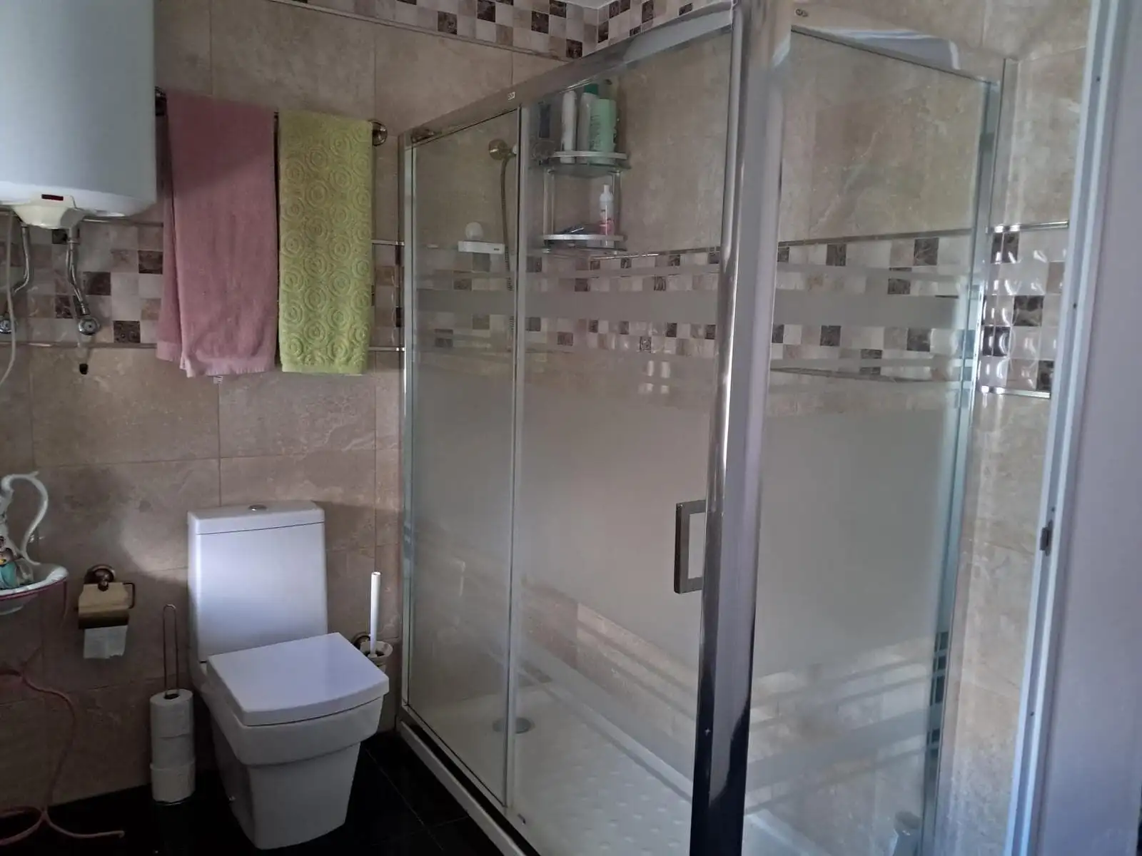 Beautiful 3-bedroom villa for sale in Castro Marim Faro Algarve, featuring a spacious bathroom and m.