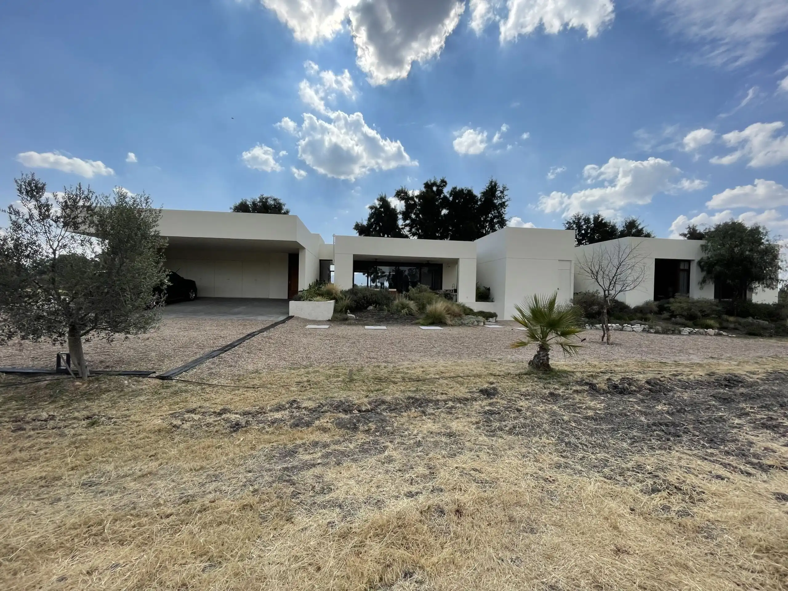 Modern San Miguel Vineyard Estate Contemporary luxury estate in San Miguel de Allende with spacious outdoor areas.