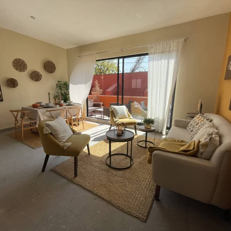 Bright living room with comfortable seating, wall art, and large windows in La Serena Residencial.