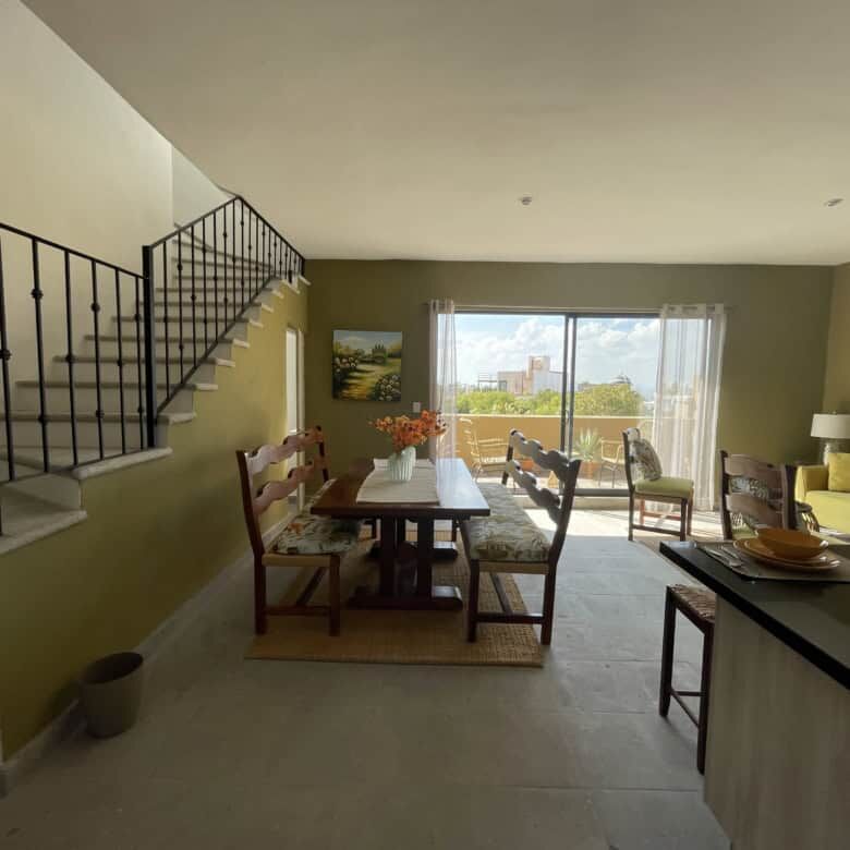 Interior view of a modern colonial-style living and dining area in La Serena SMA.