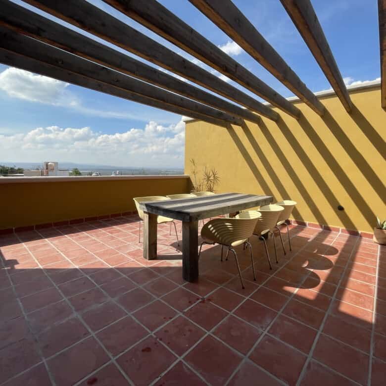 Terrace with outdoor dining area and sunshade in Santo Domingo, La Serena SMA.
