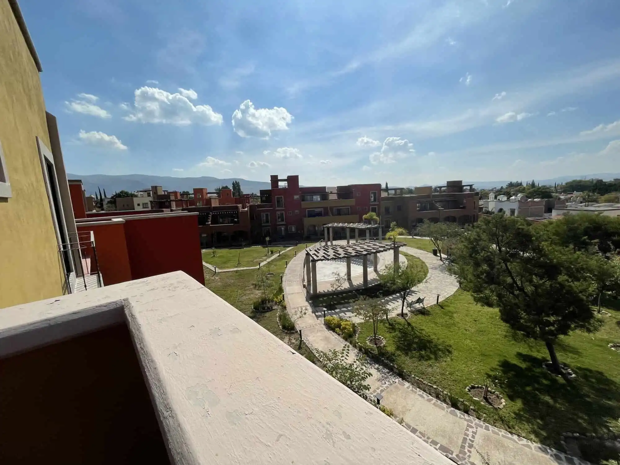 View of a modern colonial-style house with a landscaped garden in La Serena SMA.