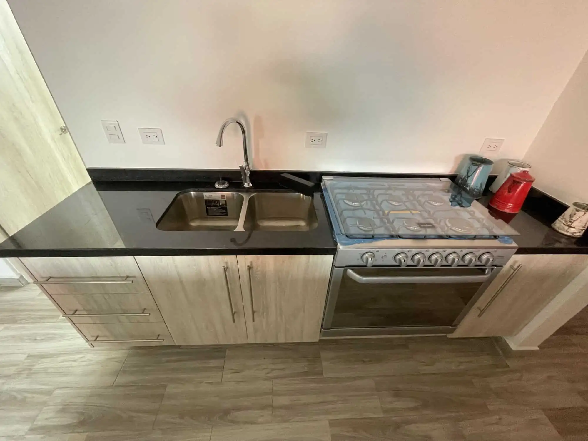 Modern kitchen with sink and stove in a colonial-style home in La Serena, San Miguel de Allende.