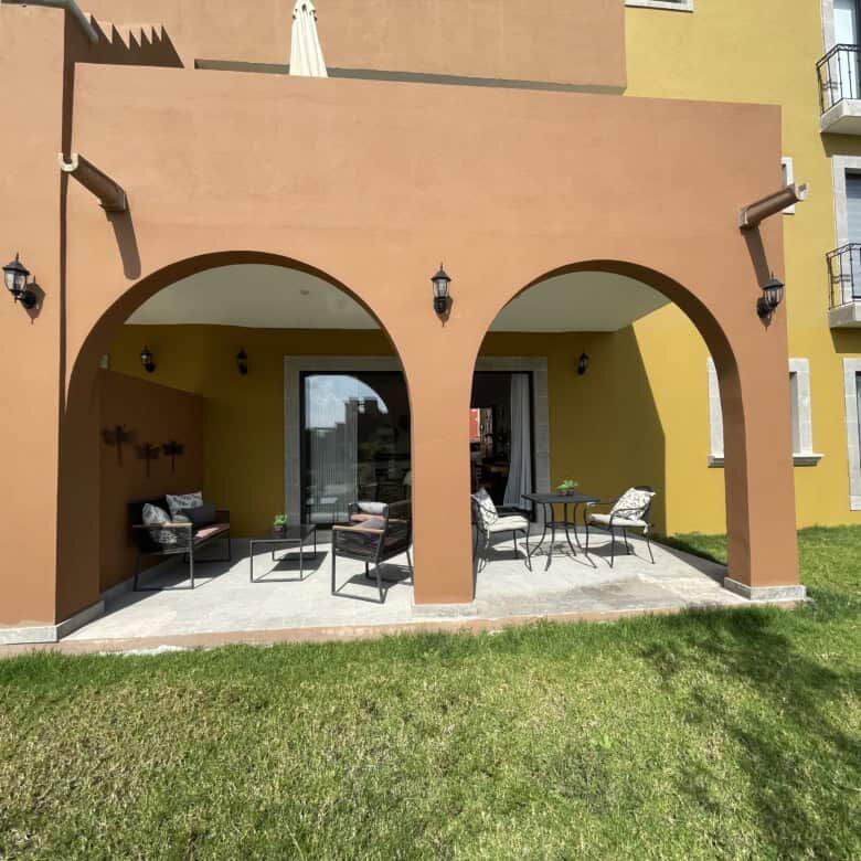 Outdoor patio with comfortable seating under arches at La Serena Residencial, San Miguel de Allende.