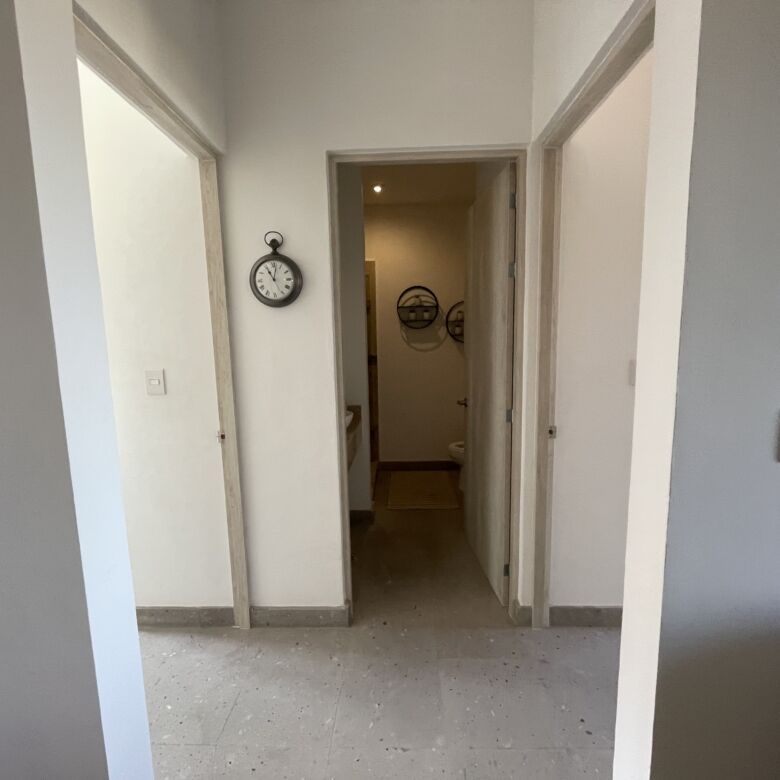Modern 2-bedroom apartment in La Serena Residencial, San Miguel de Allende, featuring contemporary d.