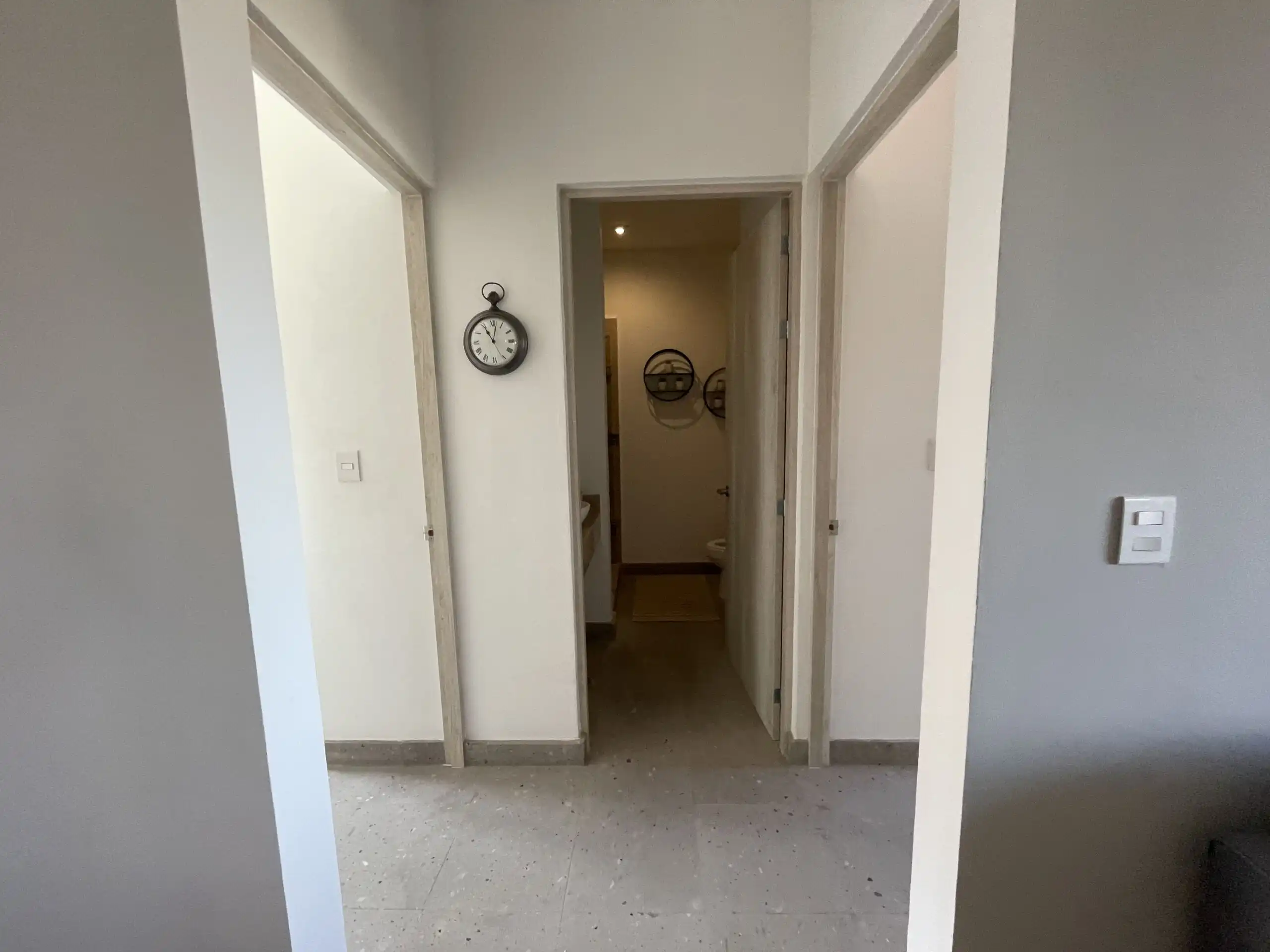 Modern 2-bedroom apartment in La Serena Residencial, San Miguel de Allende, featuring contemporary d.