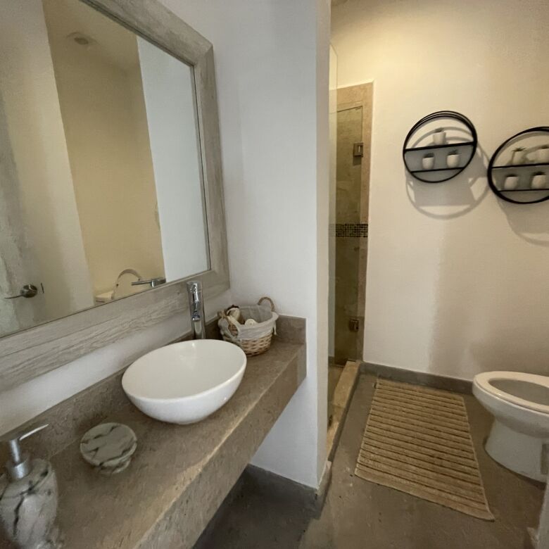 Interior view of a modern 2-bedroom apartment bathroom in La Serena Residencial, San Miguel de Allen.