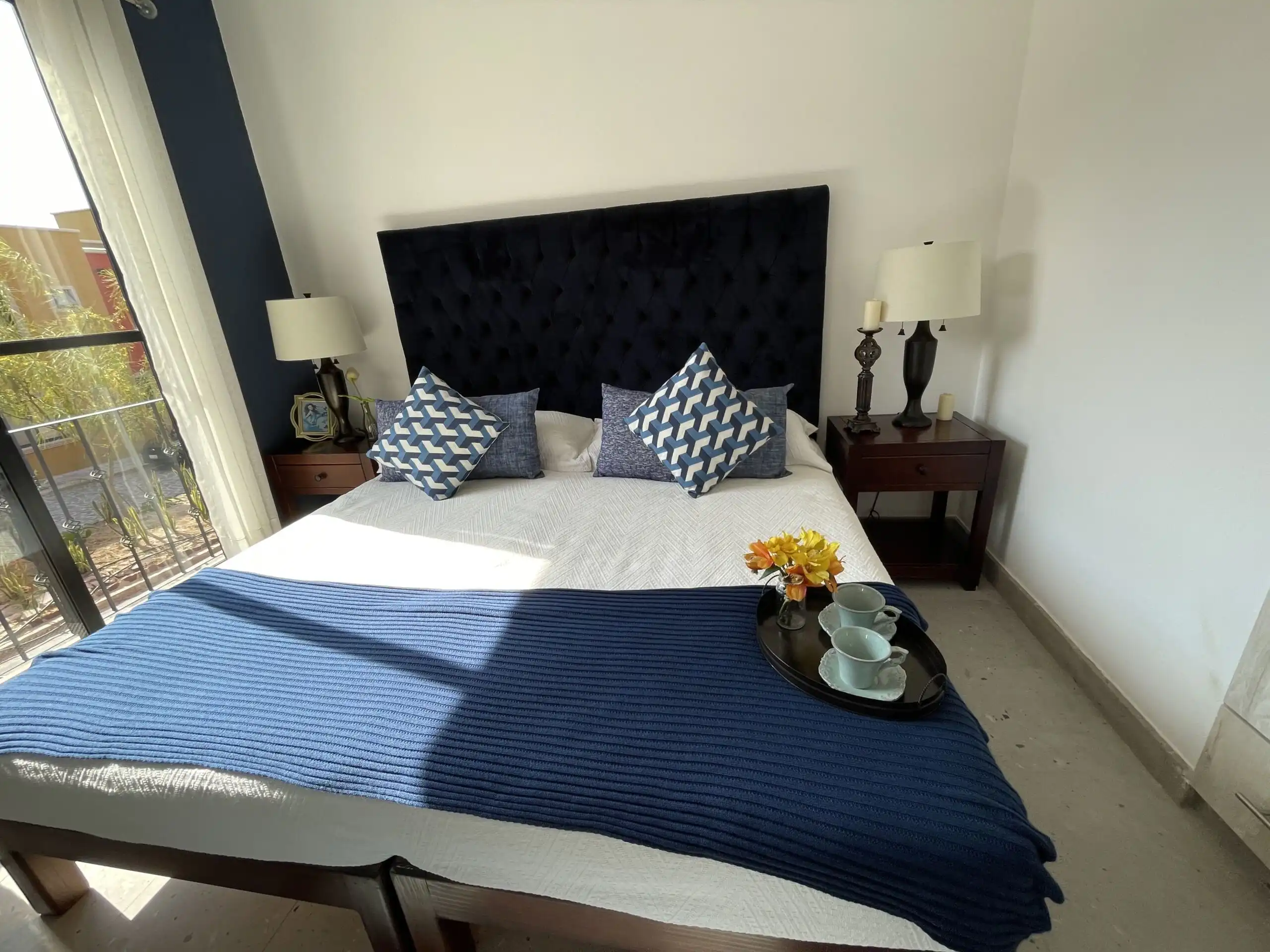 Interior view of a modern 2-bedroom apartment with stylish decor in La Serena Residencial.