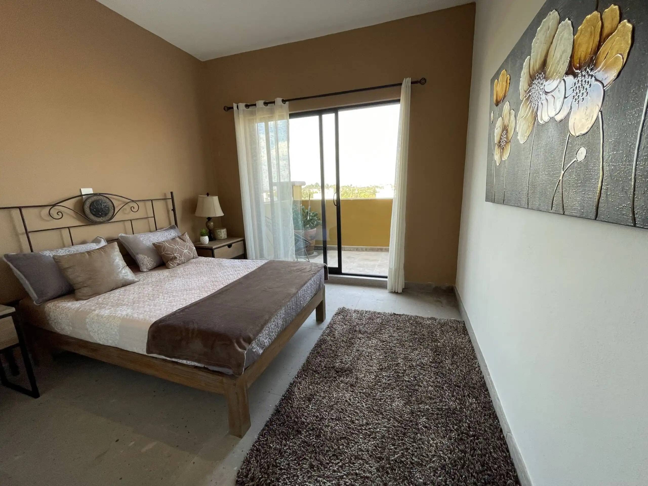 Bright and spacious 2-bedroom apartment with balcony in La Serena Residencial, San Miguel de Allende.