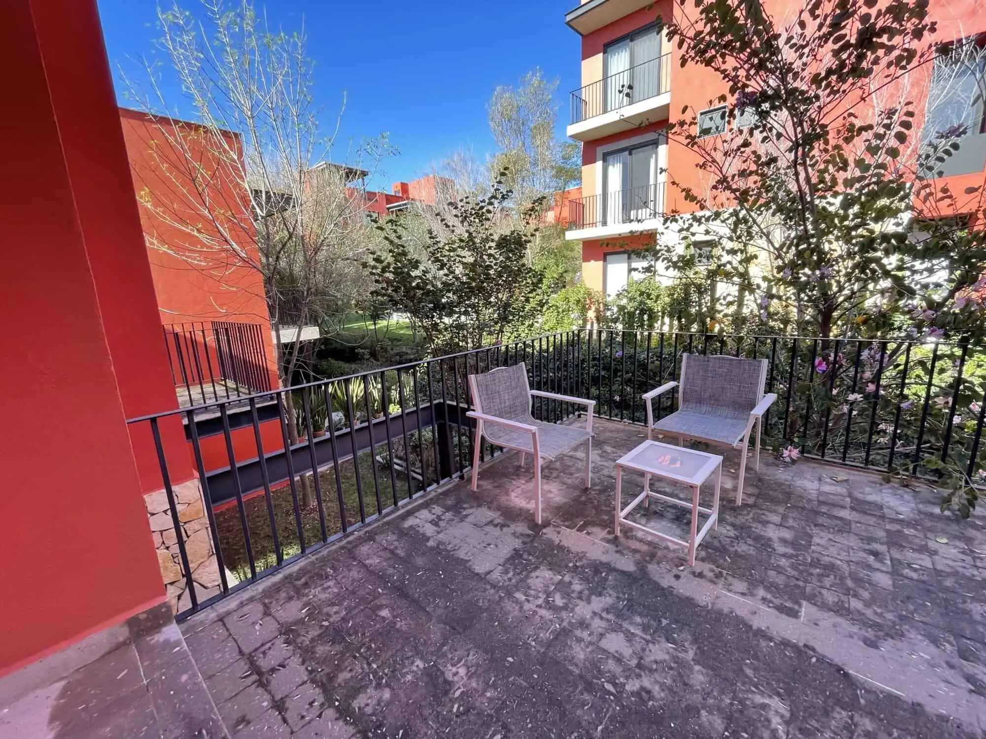 Rooftop terrace with seating in Punta de Cielo, San Miguel de Allende.