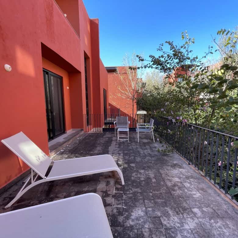 Rooftop terrace with lounge chairs overlooking lush greenery in Punta de Cielo.
