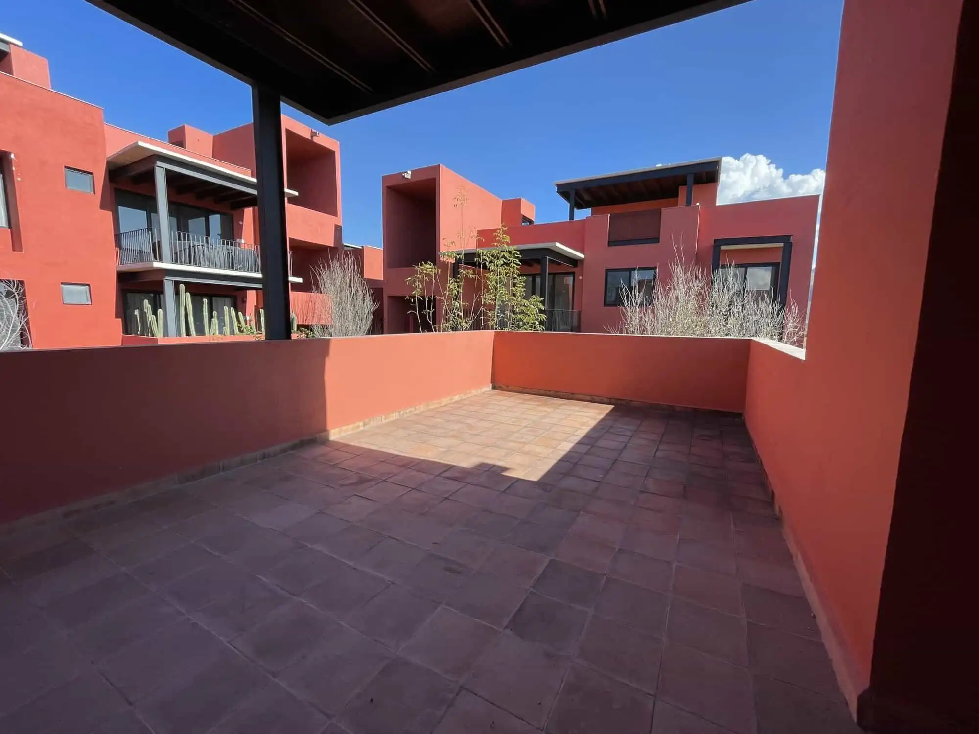 Spacious rooftop terrace with vibrant red building views in Punta de Cielo, San Miguel de Allende.