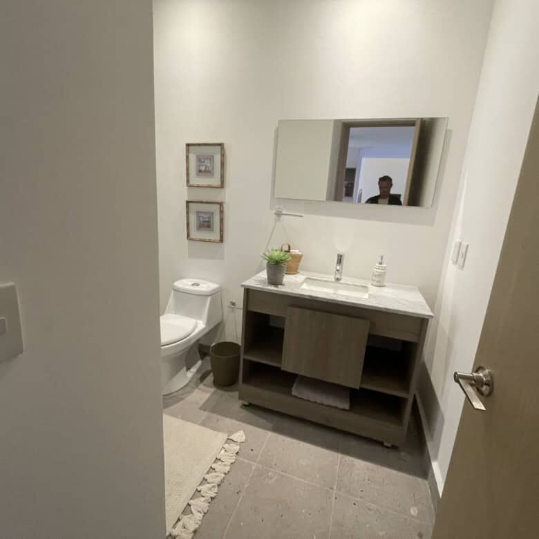 Bright bathroom with modern fixtures and decor in Punta del Cielo.