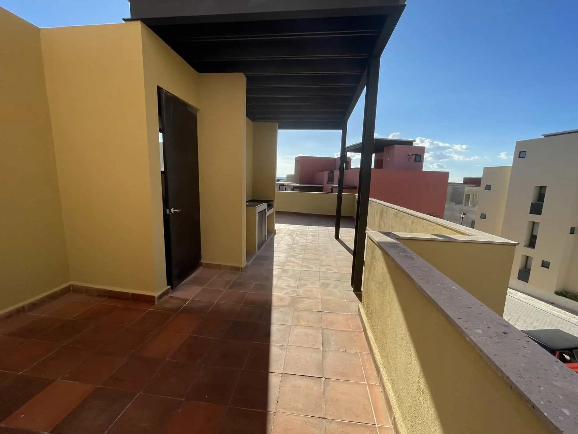 Luxury 3-Bedroom Home Balcony in San Miguel de Allende Spacious balcony with modern design and city views in a luxury home in Punta del Cielo.