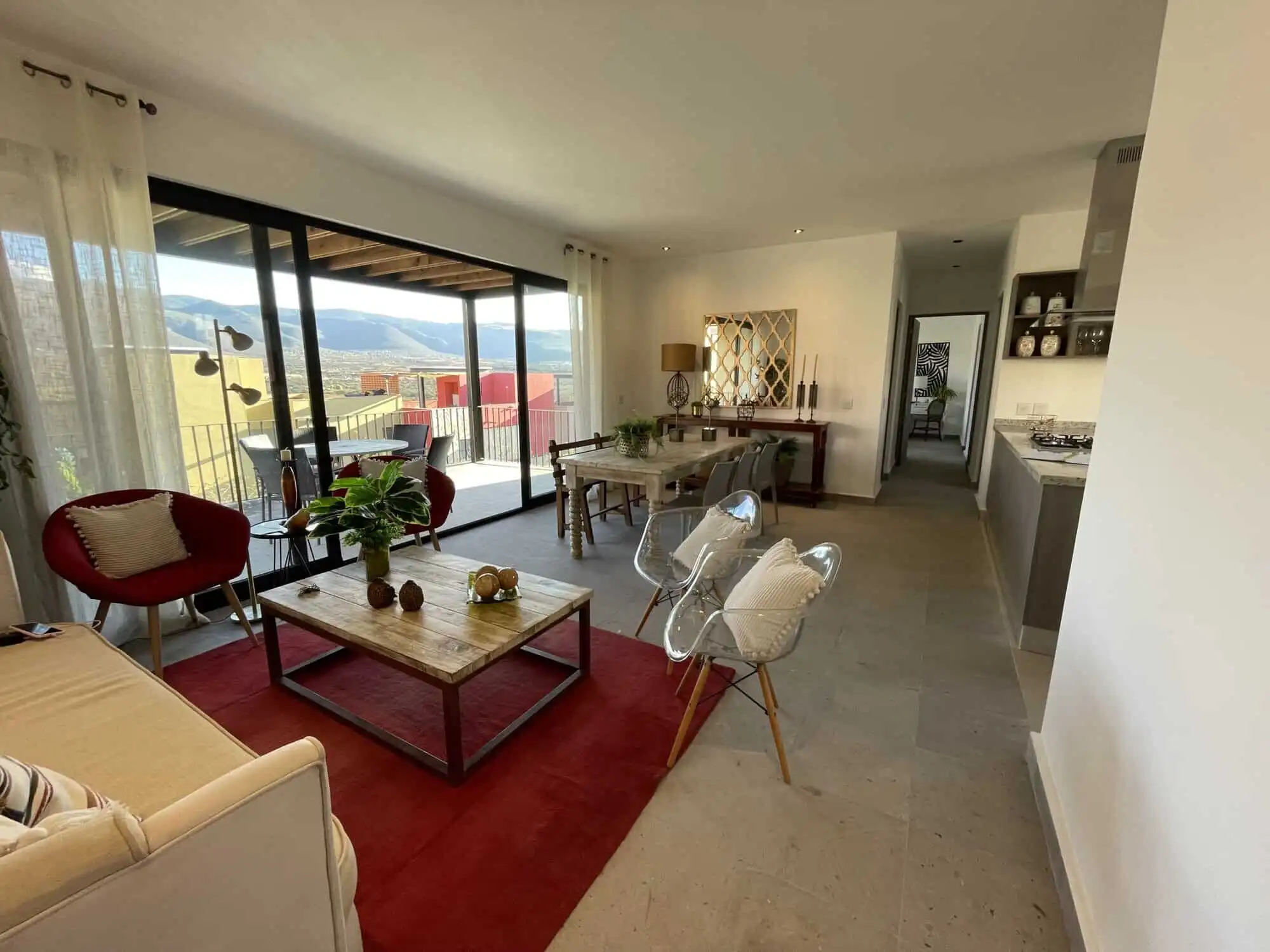 Spacious living room with panoramic views in Punta del Cielo, San Miguel de Allende.