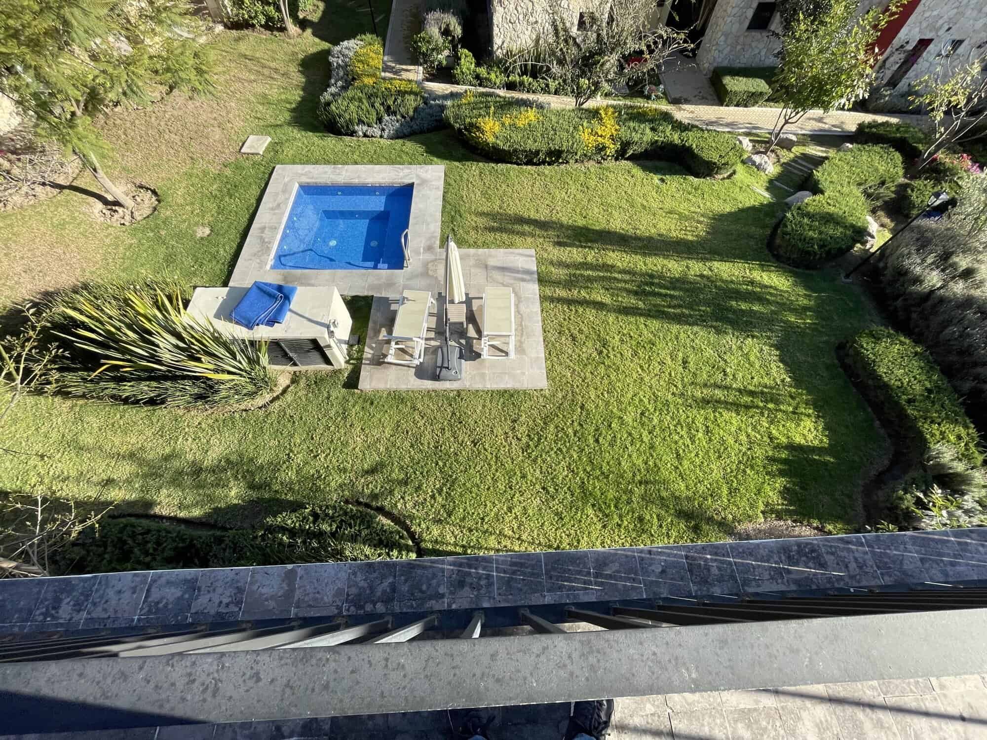 Spacious backyard with private pool and outdoor seating in Punta del Cielo penthouse.