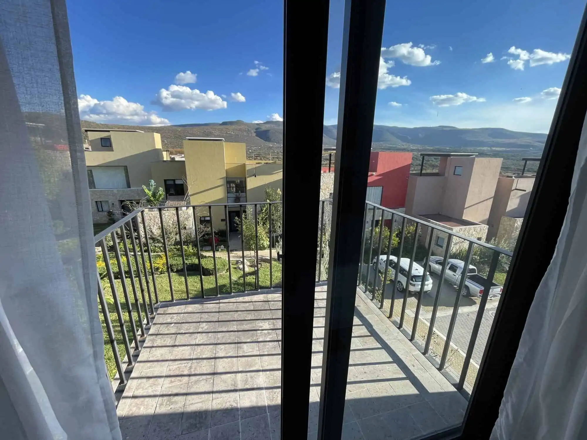 Elegant 2-bedroom penthouse with balcony views in Punta del Cielo, Santa Cruz, San Miguel de Allende.