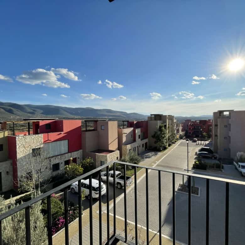 Penthouse with stunning views in Punta del Cielo, San Miguel de Allende. Modern design, spacious liv.