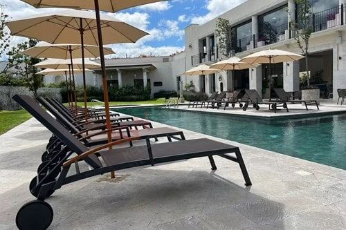 Floor condo with pool access in La Luminaria, San Miguel de Allende. Modern amenities and outdoor lo.