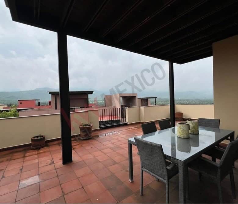 Spacious terrace of a penthouse in Punta de Cielo, San Miguel de Allende, offering stunning Picachos.