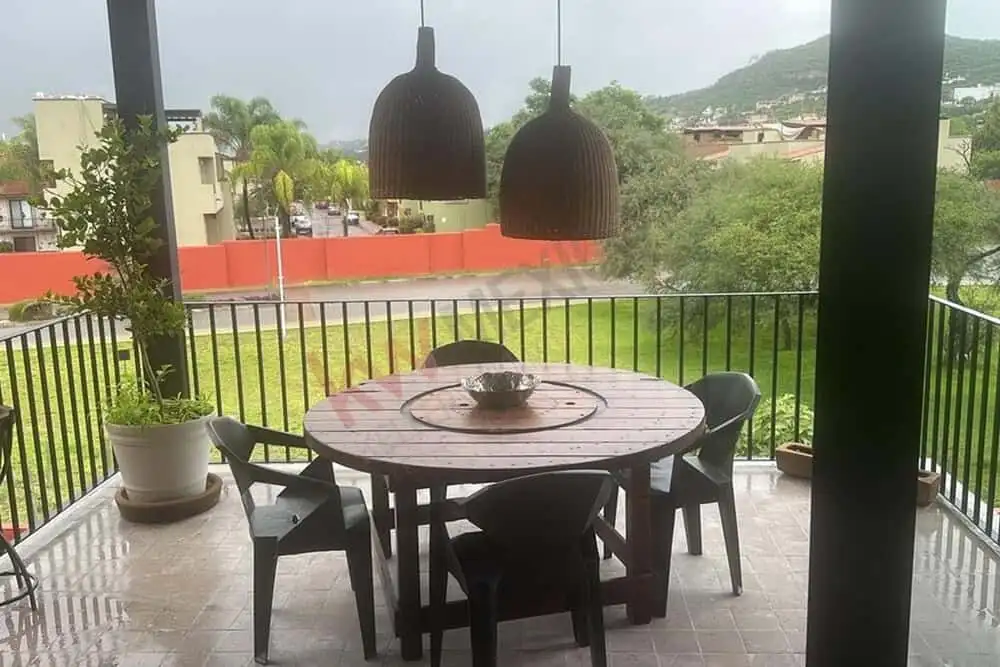 Balcony of a penthouse in Punta de Cielo, San Miguel de Allende, showcasing Picachos Mountain scener.