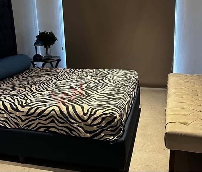 Spacious bedroom with modern decor and mountain views in Punta de Cielo, San Miguel de Allende.