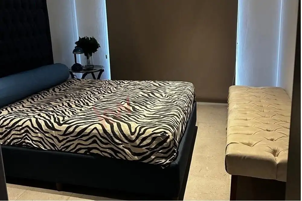 Spacious bedroom with modern decor and mountain views in Punta de Cielo, San Miguel de Allende.