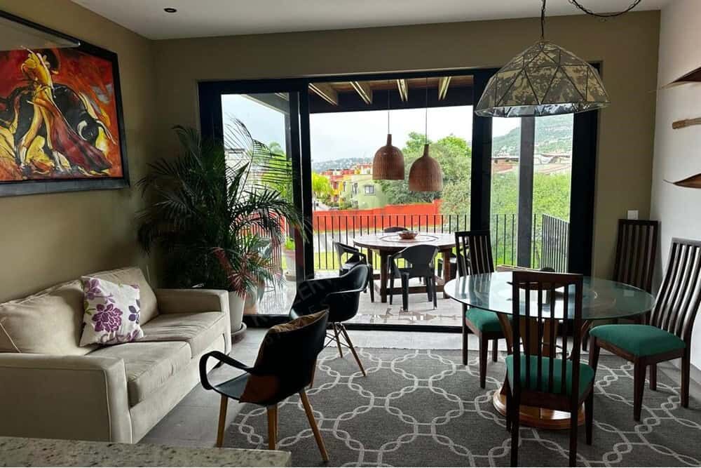 Penthouse with Mountain Views in San Miguel de Allende Luxurious penthouse featuring Picachos Mountain views in Punta de Cielo, San Miguel de Allende. Mode.