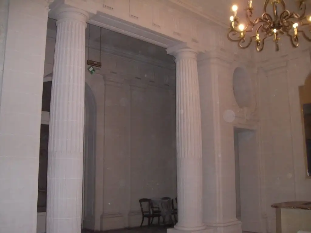 Elegant interior of Château du Francport apartments in Choisy-au-Bac, showcasing classical architect.