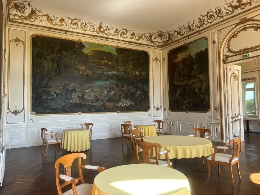 Elegant Château du Francport apartment interior in Choisy-au-Bac with classic decor and artwork.