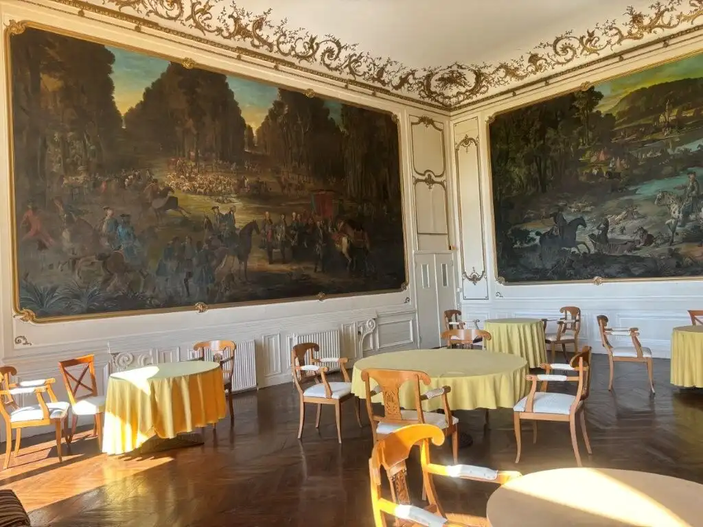 Elegant Château du Francport apartments in Choisy-au-Bac for sale.