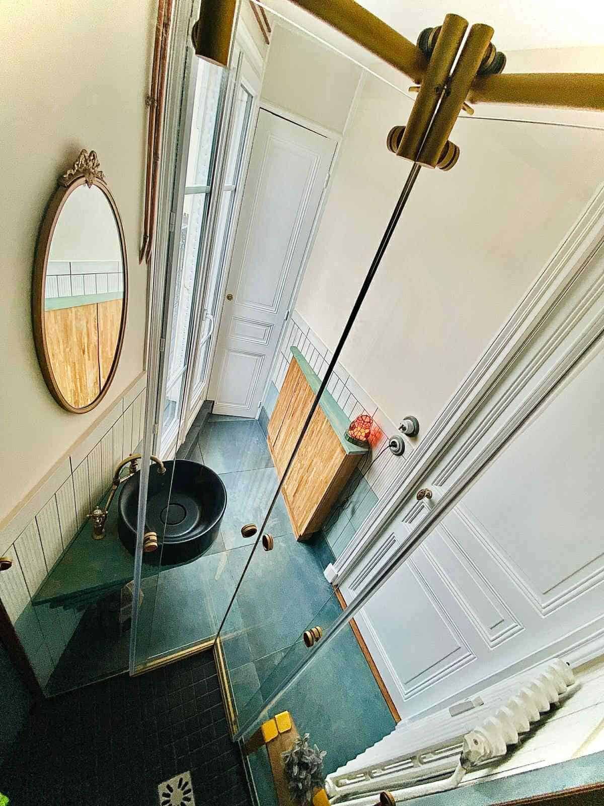 Chic Parisian 1-bedroom apartment with modern amenities and stylish decor. Perfect for comfortable c.