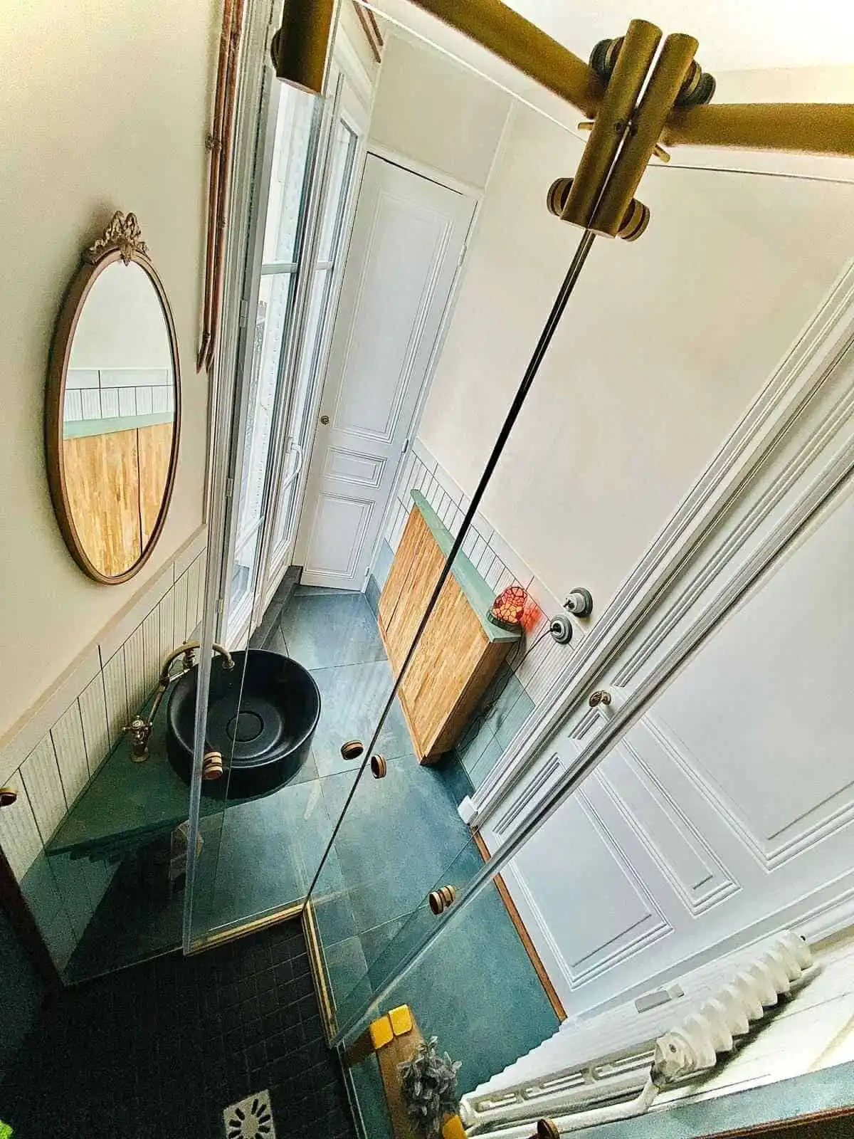 Chic Parisian 1-bedroom apartment with modern amenities and stylish decor. Perfect for comfortable c.