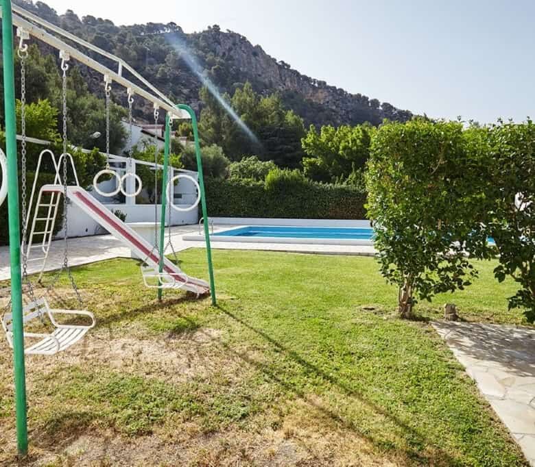 Beautiful outdoor area of a 7-bedroom country estate in La Cerradura, Jaen, featuring a swimming poo.