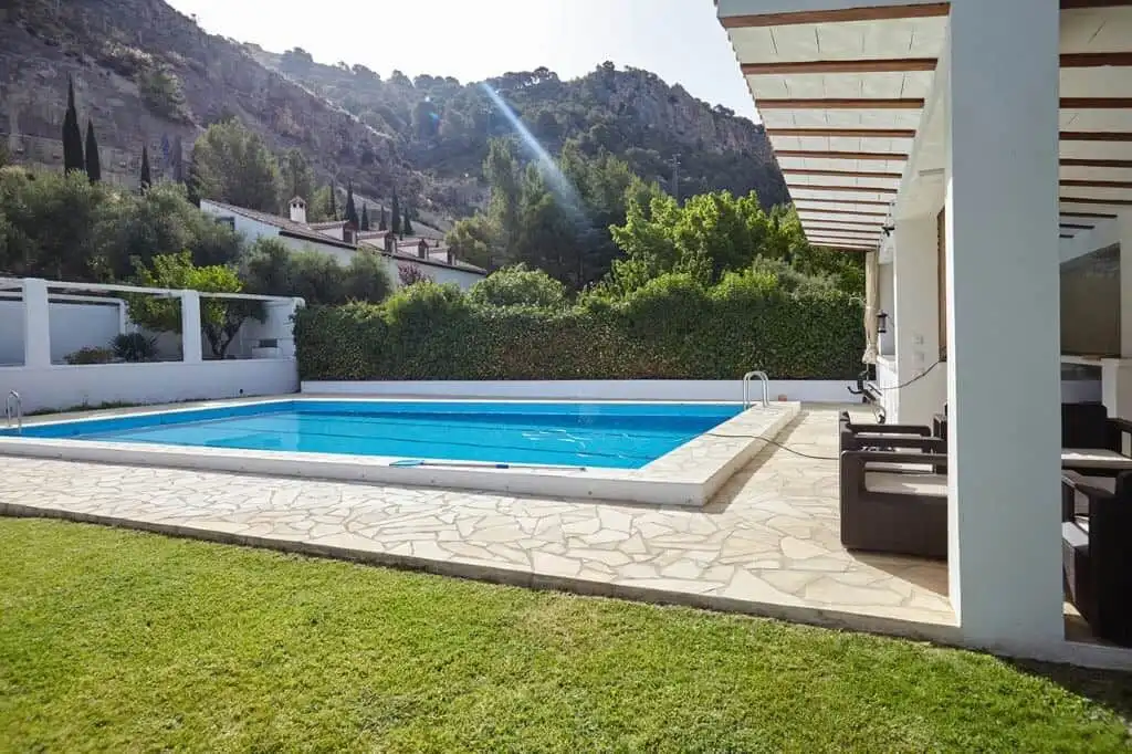 Elegant outdoor pool area at a spacious 7-bedroom estate in La Cerradura, Jaen. Perfect for relaxing.
