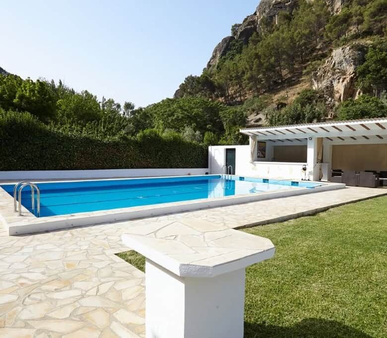 Luxury 7-bed country estate with private pool in La Cerradura, Jaen, offering stunning mountain view.