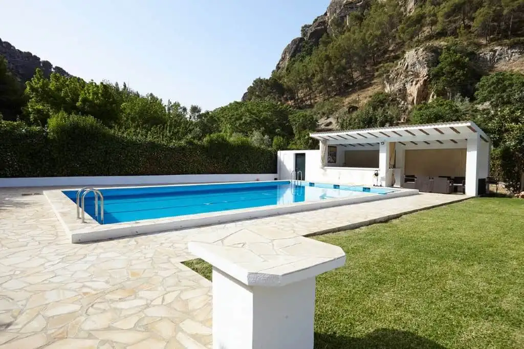 Luxury 7-bed country estate with private pool in La Cerradura, Jaen, offering stunning mountain view.