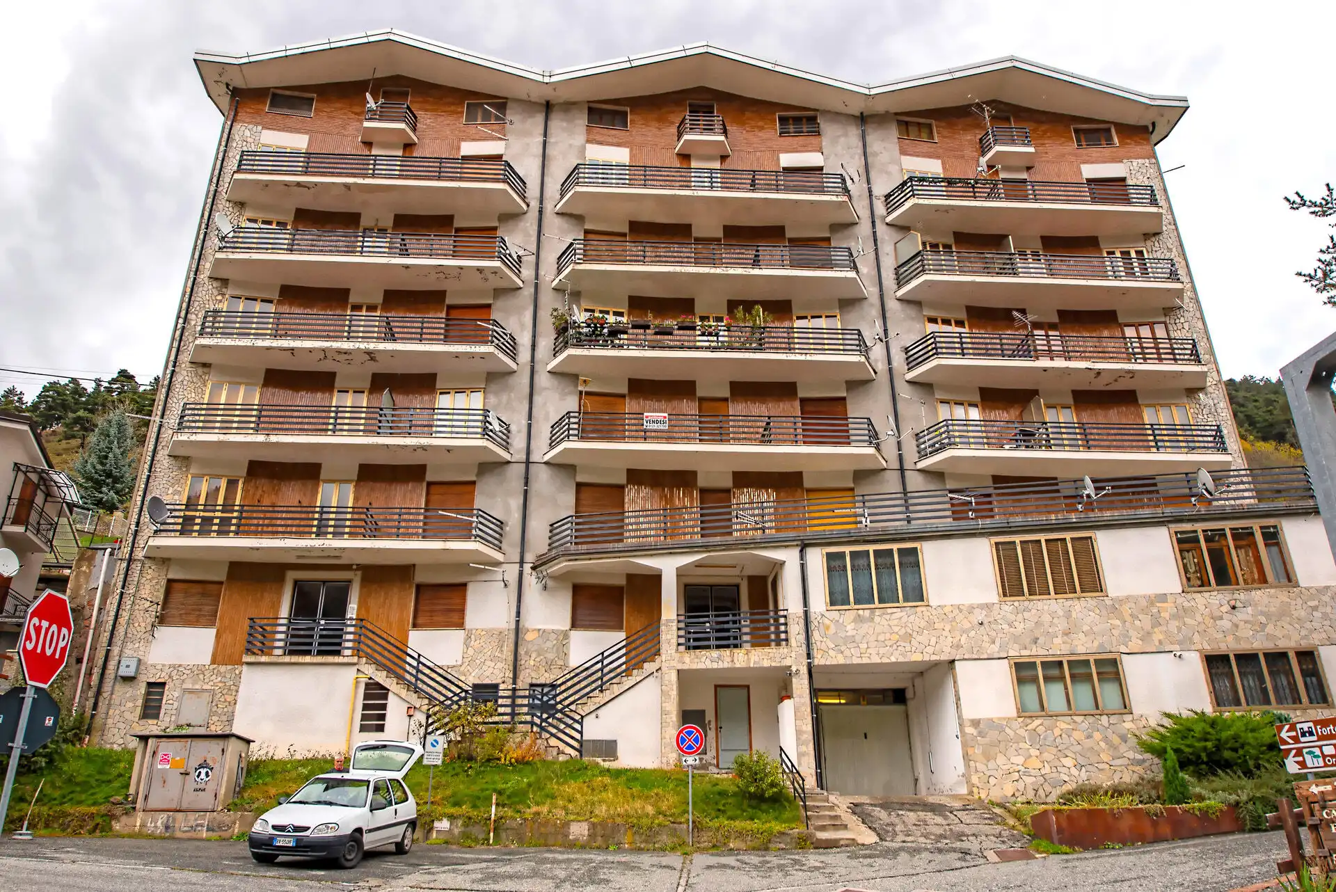 Spacious 2-bedroom apartment for sale in Fenestrelle, offering scenic mountain views and contemporar.