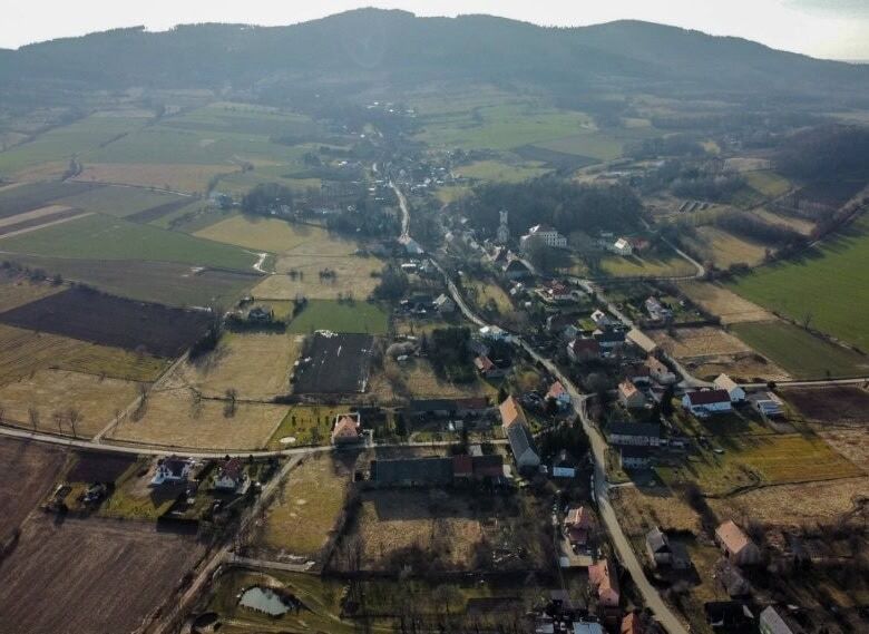 Aerial view of an 11-bedroom estate in Lubiechowa, ideal for redevelopment and investment opportunit.