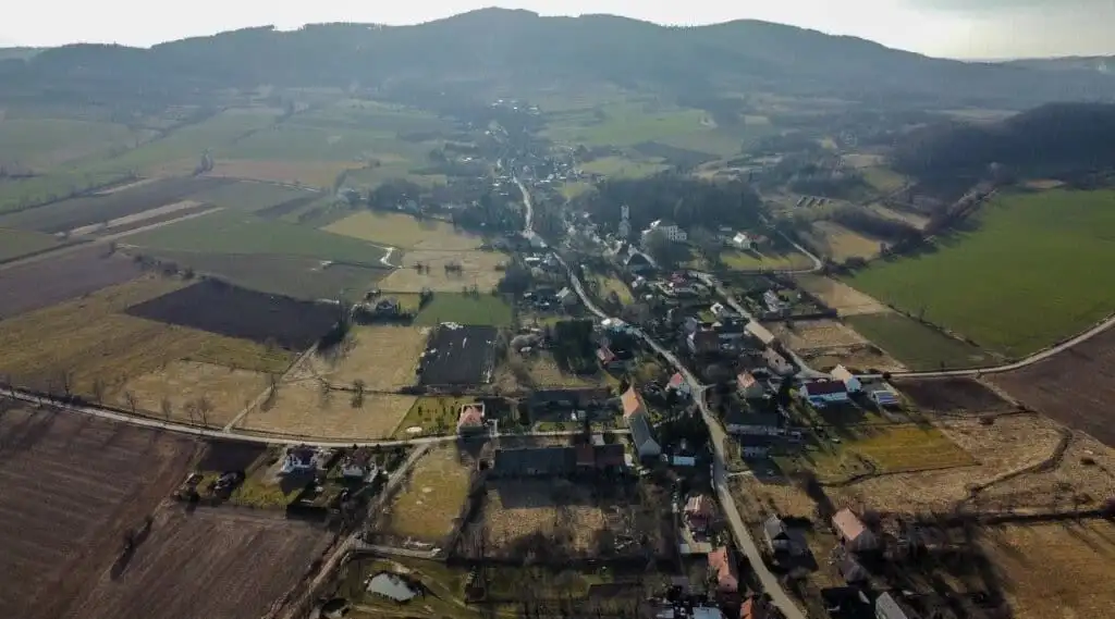 Aerial view of an 11-bedroom estate in Lubiechowa, ideal for redevelopment and investment opportunit.