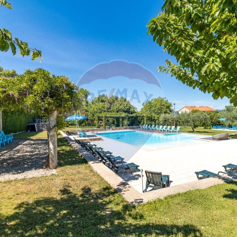 Beautiful outdoor pool at Quinta Vale Jardim in Fundao, Castelo Branco. Perfect for weddings and eve.
