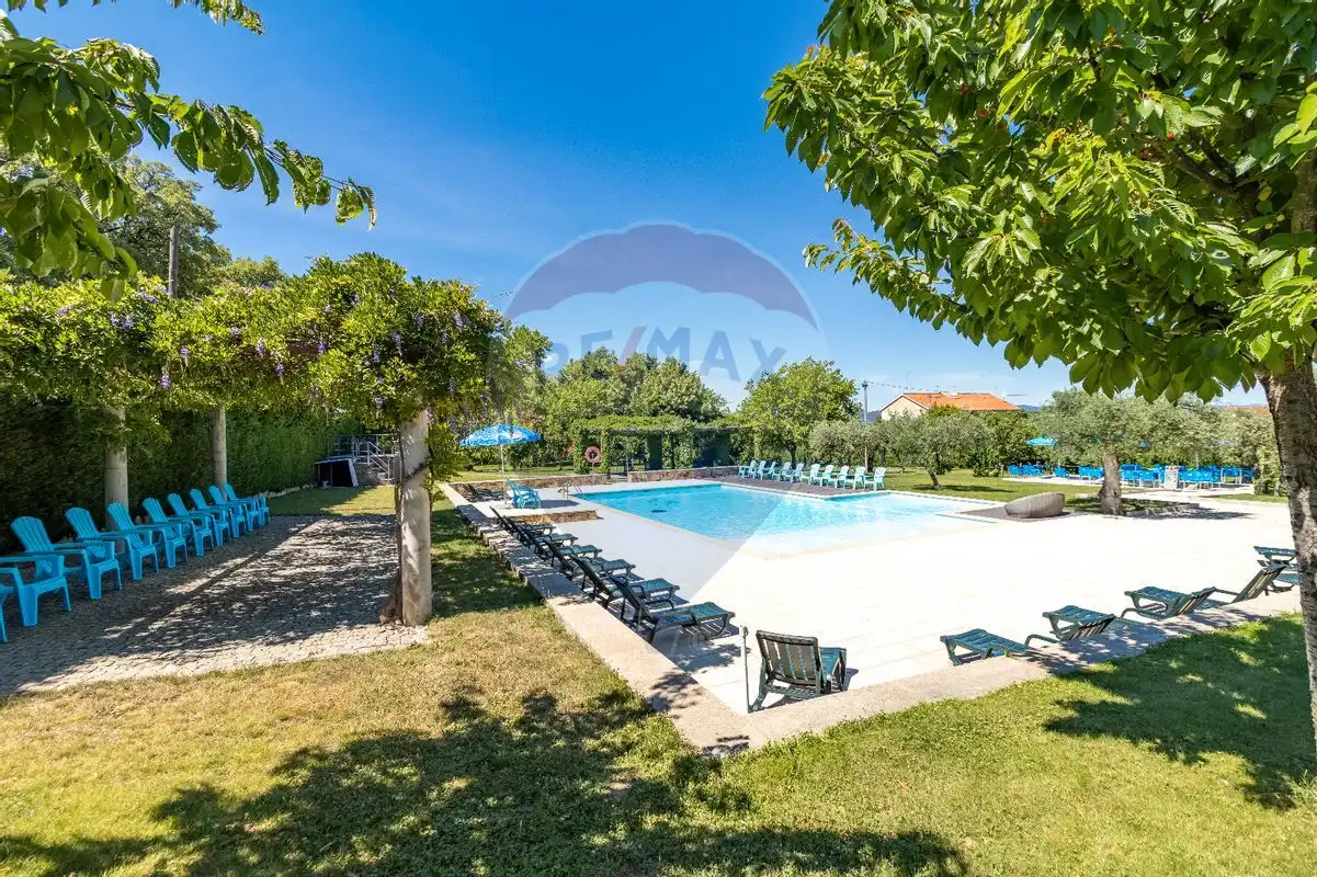 Beautiful outdoor pool at Quinta Vale Jardim in Fundao, Castelo Branco. Perfect for weddings and eve.