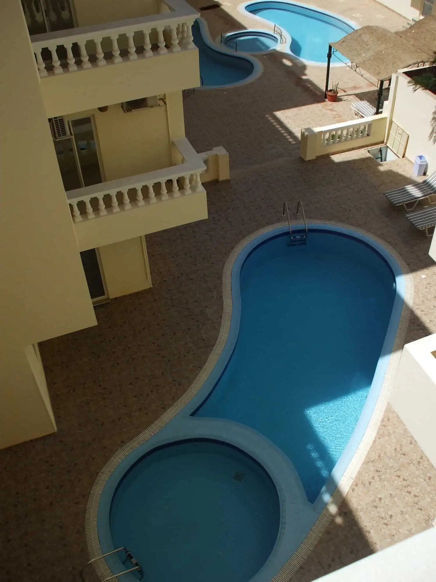 Pool view of luxury 1-bedroom apartment in Oasis 5 Hurghada.